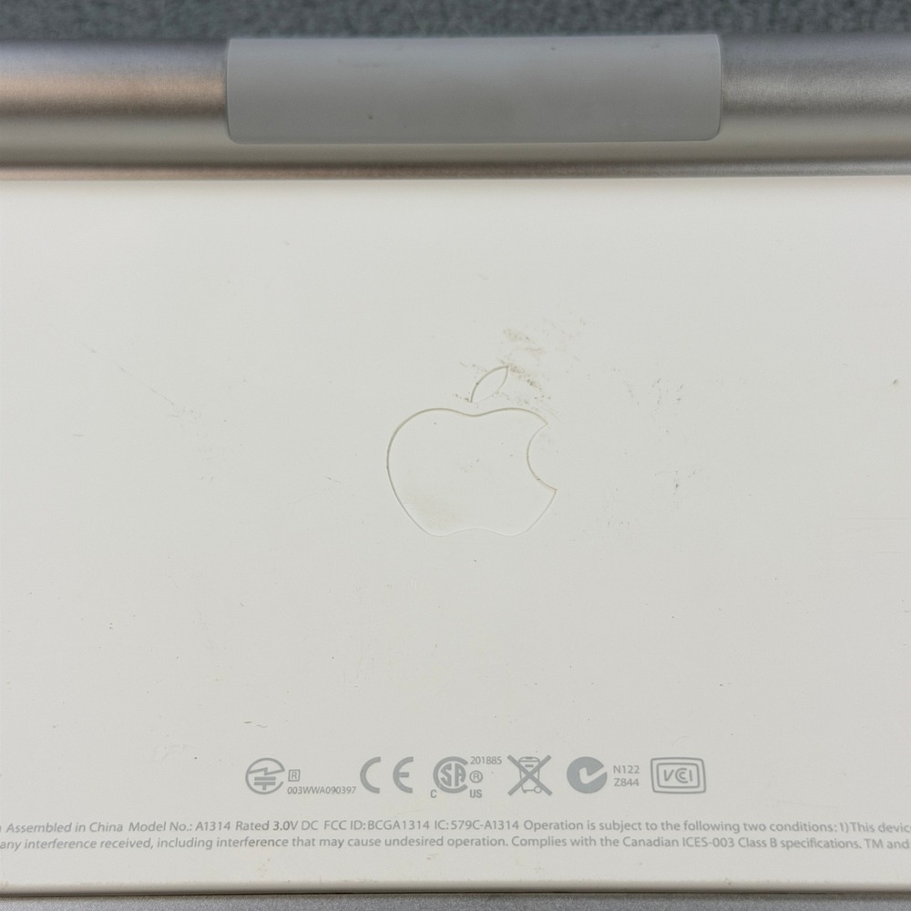 Apple Wireless Keyboard A1314 Bluetooth Silver Aluminum White Keys Tested - Picture 7 of 8